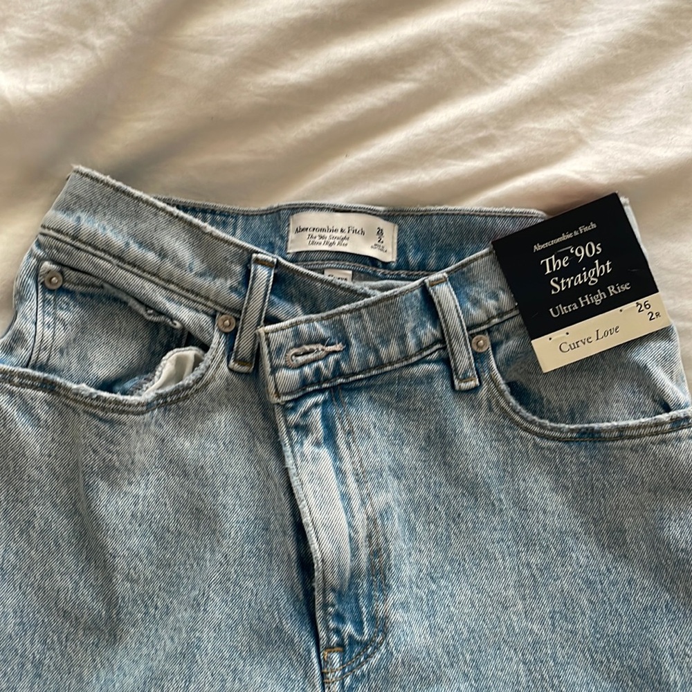Abercrombie 90s Straight Ultra High Rise Curve Love jeans, Size 26/2R